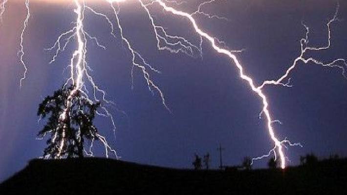 19 die in 24 hours as lightning strikes in parts of bihar 