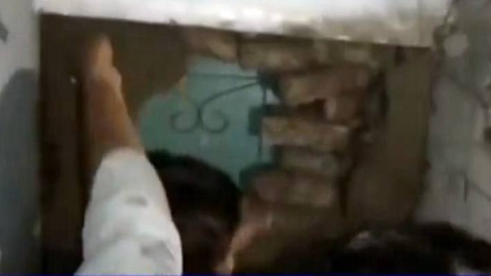 pakistani-mother-and-daughter-were-buried-alive-in-the-wall at hyderabad mrq