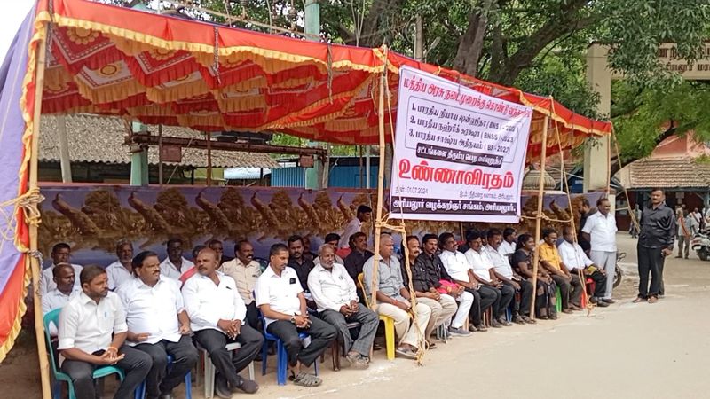 advocates protest against 3 new criminal law in ariyalur district vel