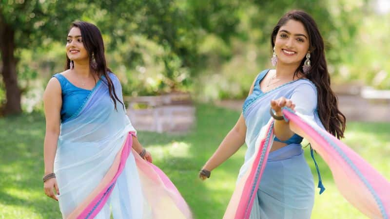 Fans chant in style in sarees: Audiences embrace the look of binny vvk