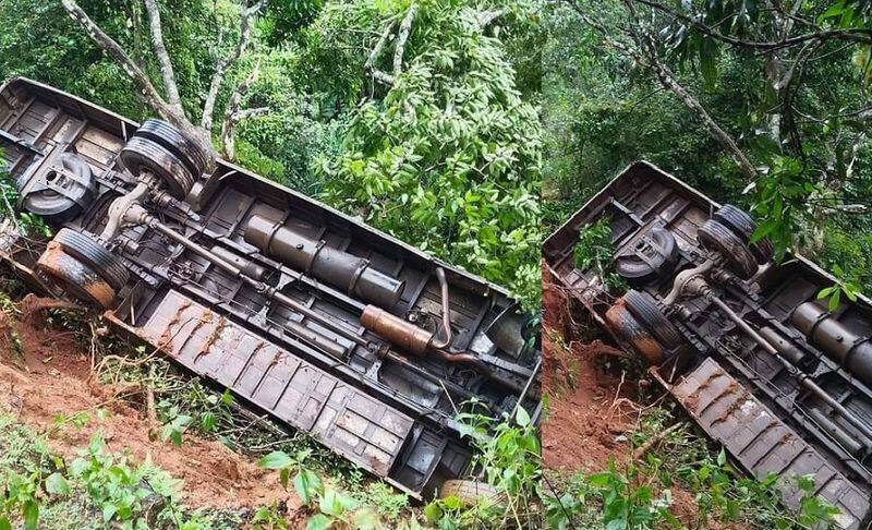 a ksrtc bus fell into a 40 feet deep ditch at shivamogga gvd