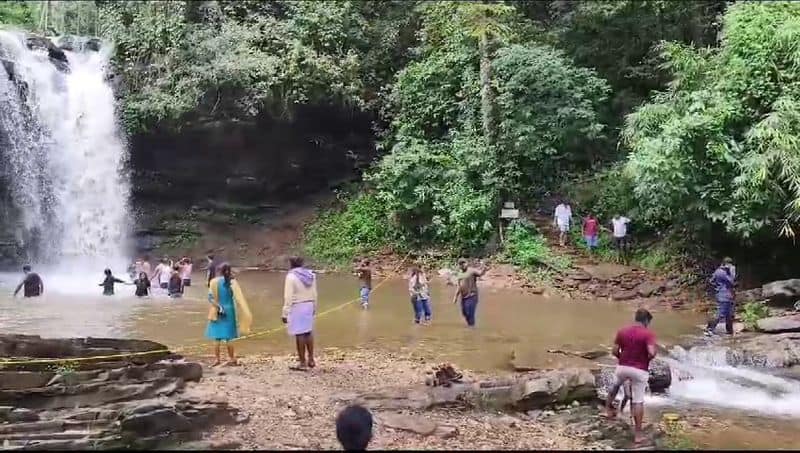 Karnataka monsoon delight Nature visual retreat awaits tourists at Abbugudige falls in Chikkamagaluru vkp