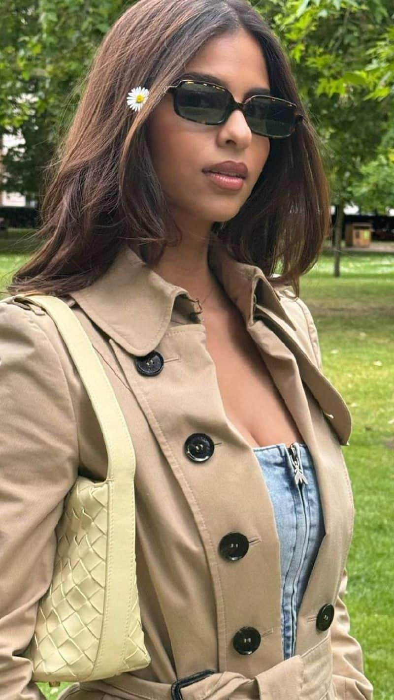 Bollywood Actress Suhana Khan luxury coat and bag xbw