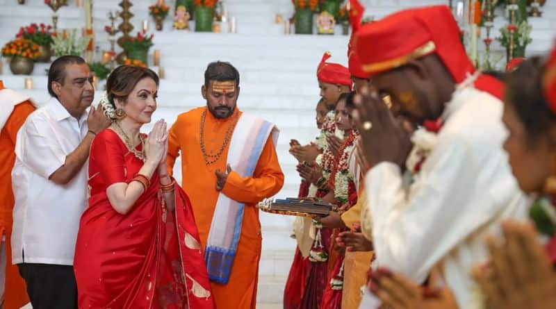 Nita Ambani gives married brides a gold jewelry set, a mangalsutra, and INR one lakh-rag