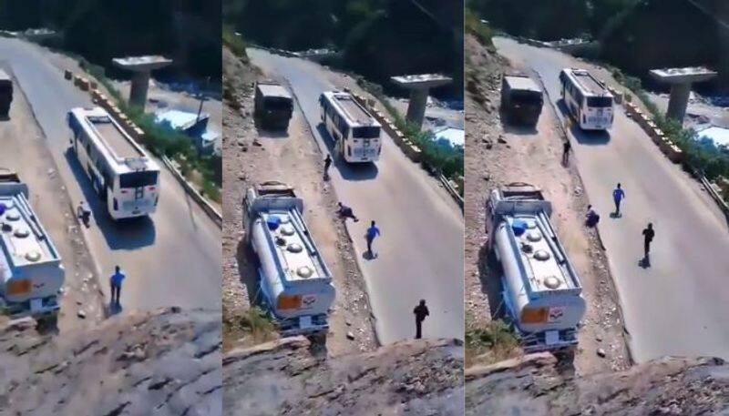 10 people injured in amarnath-yatra-pilgrims bus break fail mrq