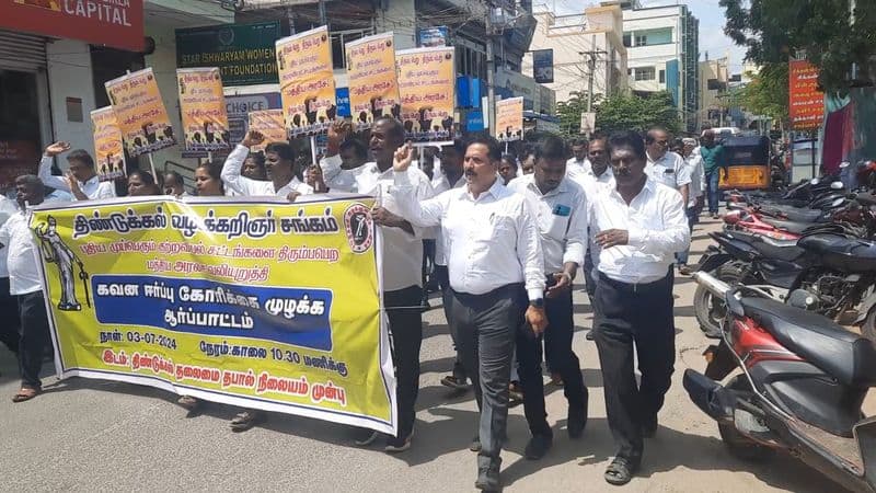 more than 150 advocates protest against 3 new criminal laws in dindigul vel