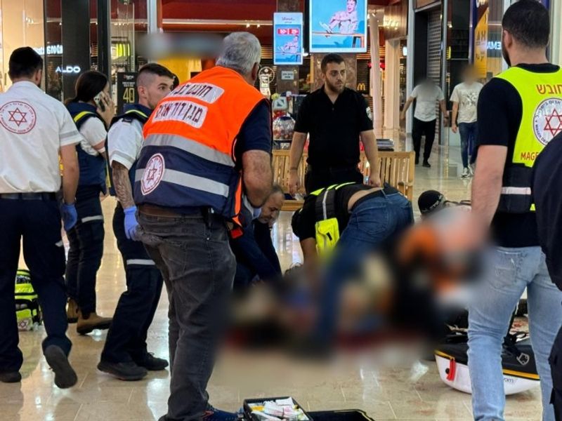 Caught on camera: 2 wounded in terror stabbing at Israel's Karmiel mall, suspected terrorist shot dead (WATCH) snt