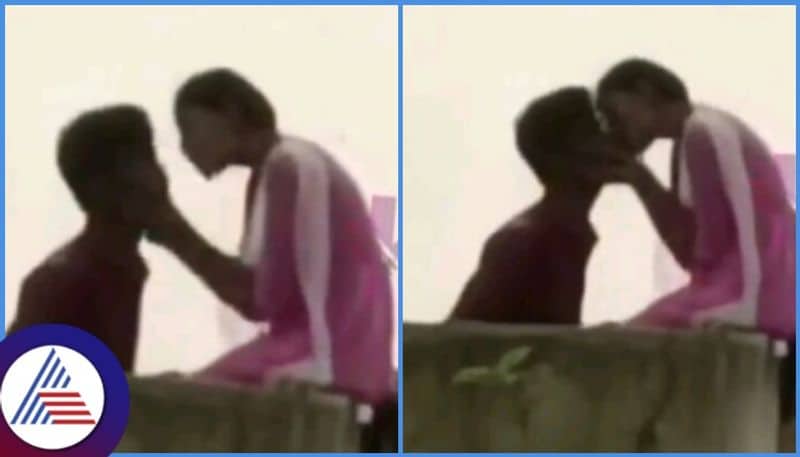 Raichur college boys and girls Romance and kissing in Kannada Bhavan public place sat