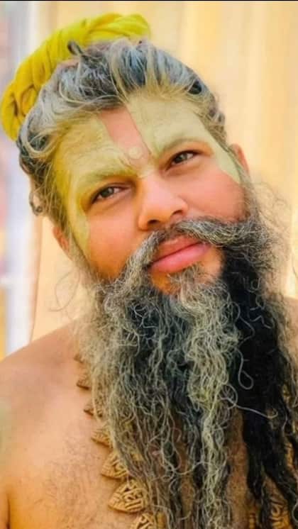 <p>प्रेमानंद महाराज के अनुसार, जो व्यक्ति सुबह 9 बजे तक सोते रहते हैं और सूर्य भगवान की आराधना नहीं करते, उनका तेज, आयु, श्री, और कांति धीरे-धीरे नष्ट हो जाते हैं। <br />
 </p>
