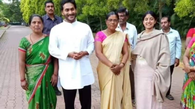 YSR Congress Party Chief YS Jaganmohan Reddy New Look AKP