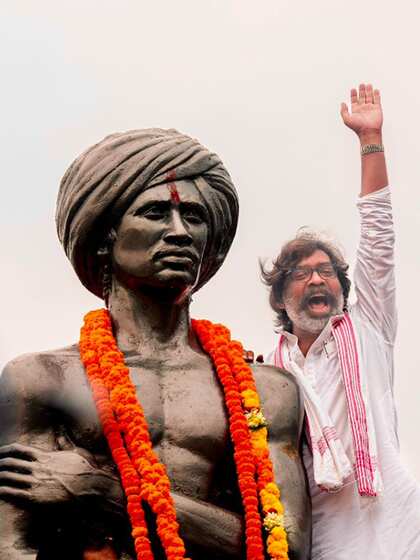 आदिवासियों के मुद्दों पर फोकस