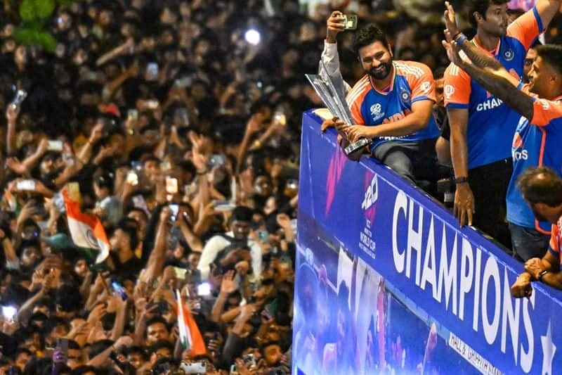 Then the criticisms are now praises.. 'Hardik Hardik' chants at Wankhede Stadium, video goes viral RMA