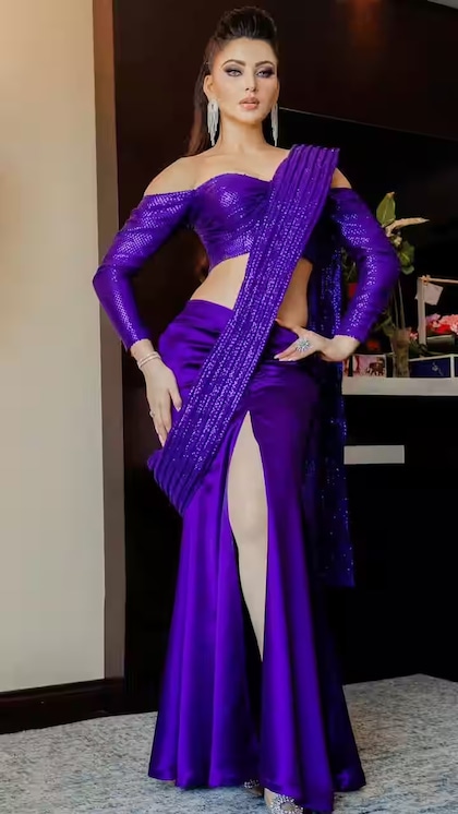 <p>वीडियो लीक मामले में अभी तक उर्वशी रौतेला का कोई रिएक्शन नहीं आया है, वहीं फैंस इसे एक पब्लिसिटी स्टंट मान रहे हैं,बहरहाल फैंस को एक्ट्रेस के बयान का इंतजार है। </p>
