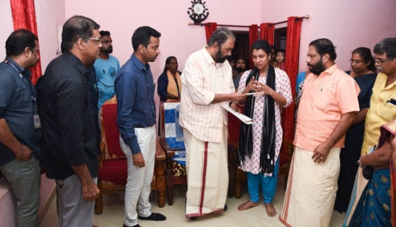 financial aid of 14 lakhs distributed to four families of victims died in Kuwait fire incident 