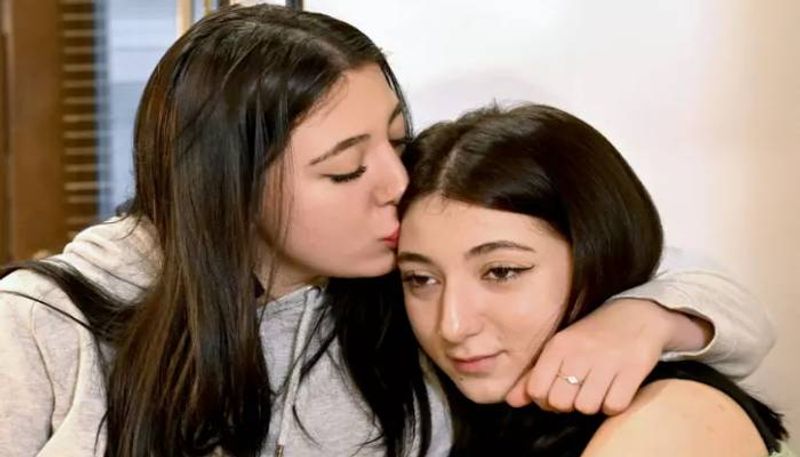 Elene Deisadze and Anna Panchulidze19 year old find her identical twin in social media 