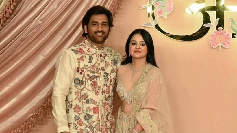 అనంత్ అంబానీ రాధిక సంగీత్‌లో ధోనీ సాక్షి... షేర్వానీ లుక్‌తో అద‌ర‌గొట్టారుగా..  ! వీడియో 
