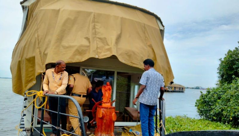 fake registration number stickering service houseboat  seized near the Punnamada Jetty