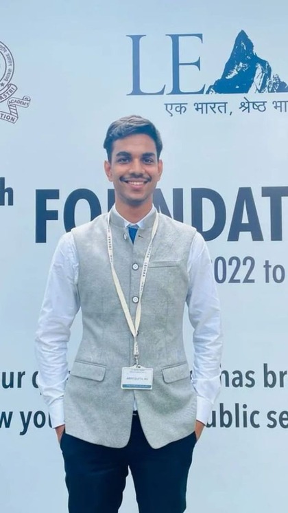 <p>'हार नहीं मानूंगा, रार नई ठानूंगा, काल के कपाल पे लिखता मिटाता हूं...,'पूर्व PM अटल बिहारी वाजपेई की इन पंक्तियों ने एक असफल युवा हो सफलता की पहली पंक्ति में लाकर खड़ा कर दिया।  <br />
 </p>
