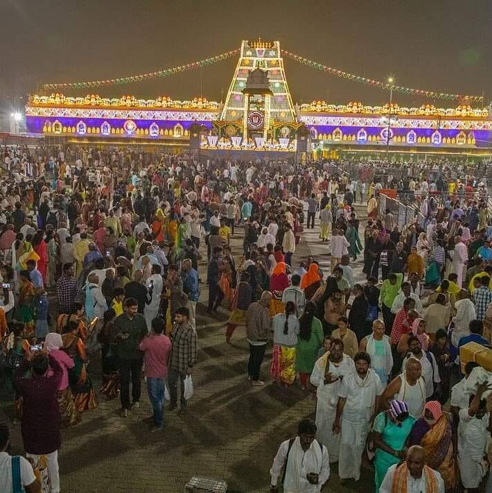 Tirumala: టీటీడీ ఉద్యోగులకు అదిరిపోయే శుభవార్త..ప్రమోషన్లు..ఇళ్ల స్థలాలు..!