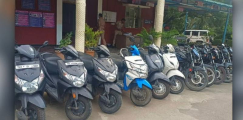 electrical engineer who stolen two wheelers from hospitals parking area arrested 6 bike and 6 scooter recovered