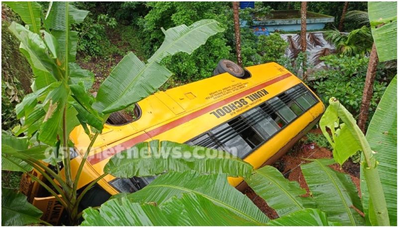 two students injured in school bus accident kasaragod 