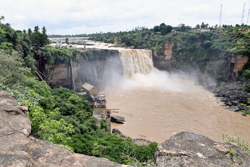 Karnataka rains Tourists defy ban capture selfies and make reels near Gokak waterfalls vkp