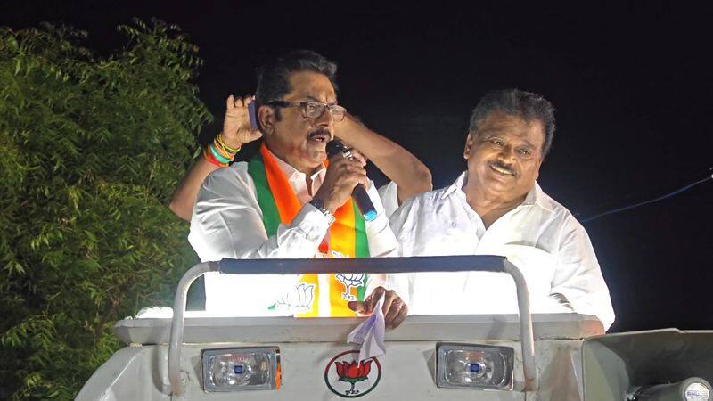 actor sarathkumar did election campaign at vikravandi by election vel