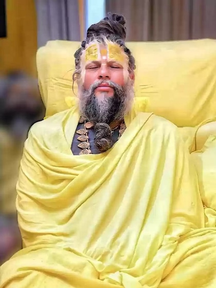 <p>वह कहते हैं कि प्रभु ने यह देह रची। वाणी न दी होती तो हम बोल नहीं पाते। आंखें न दी होती तो देख नहीं पाते। हमारे में क्या सामर्थ्य है तो अहंकार करे तो किसका करें।</p>
