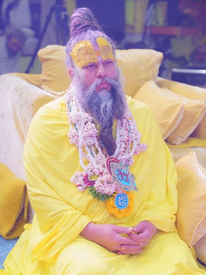 <p>एक श्रद्धालु ने प्रेमानंद महाराज से पूछा कि क्या कोई हमारे ऊपर जादू-टोना कर सकता है? क्या भजन के प्रभाव से उसे खत्म किया जा सकता है?<br />
 </p>
