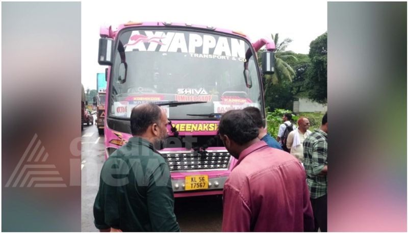 Private bus hits students crossing road on zebra line Three students injured in Kozhikode