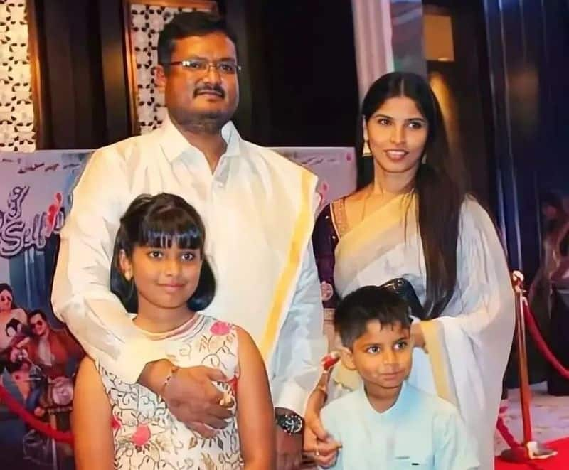 sandalwood actor darshan brother Dinakar Thoogudeepa family photo goes viral pav