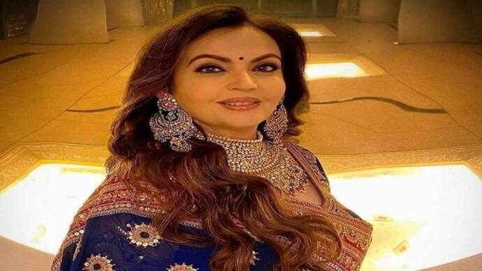 लॉन्ग कर्ल हेयरस्टाइल