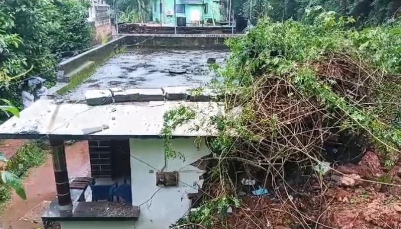 Heavy rains and landslides fell on the house with a loud noise family escaped safely