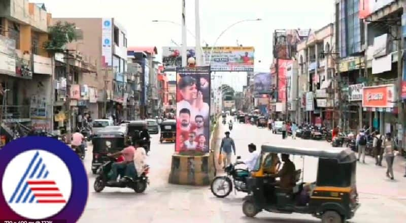 Locals outraged against unscientific traffic system in Chitradurga town rav