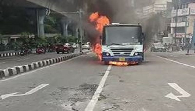 BMTC bus caught fire Viral on the internet gow