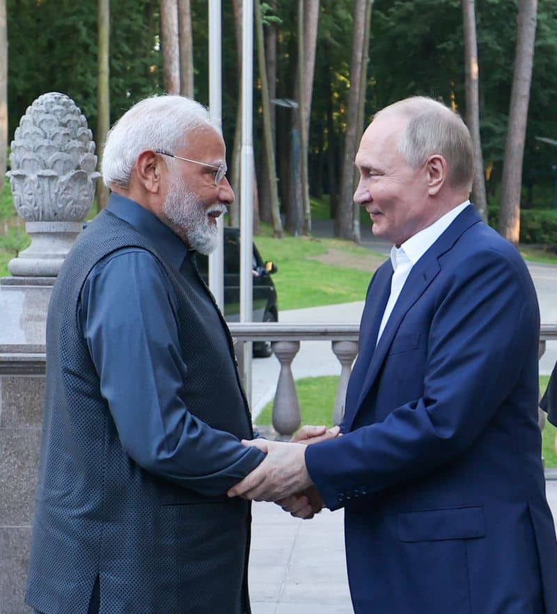 Modi, Putin ride in a car: Prime Minister's visit to Russia is special GVR