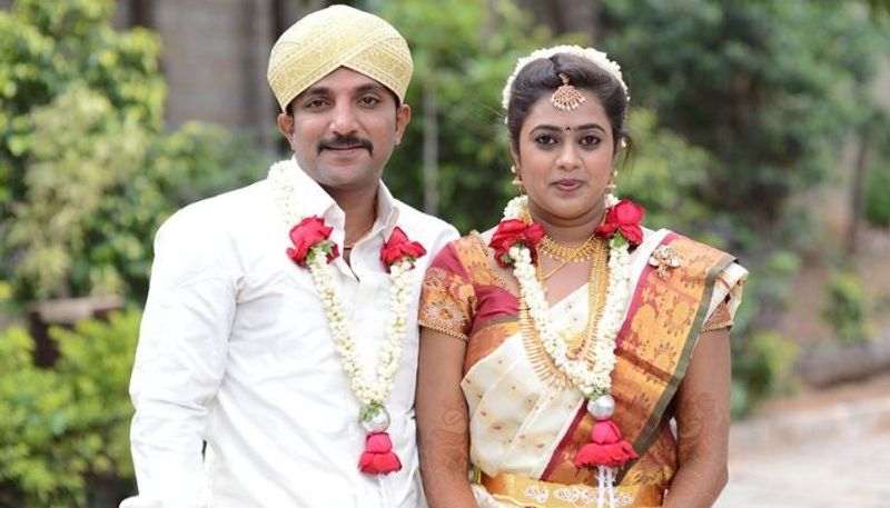 flying passport travel couple asha and kiran couple celebrate 11th wedding anniversary mrq