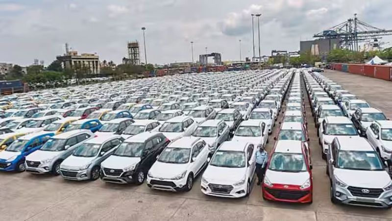 car buyers number hugely decreased: 60 thousand crore worth of cars stock pending with dealers godown 