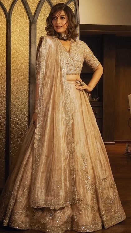 हुस्न की मल्लिका बन इतराएंगी आप,चुनें Sonali Bendre से 8 Ethenic Dress