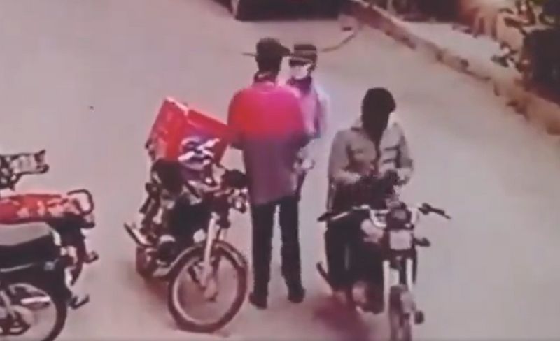 Robbers returns valuables to delivery boy after he broke tears for lose viral Video ckm