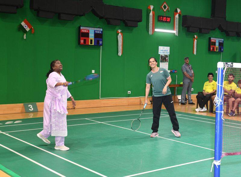 President Droupadi Murmu plays badminton with Saina Nehwal at Rashtrapati Bhavan court ckm