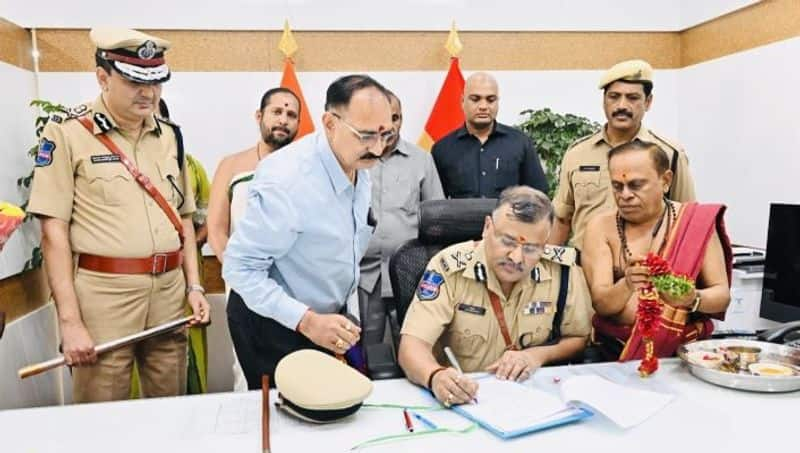 IPS Officer Jitender Appointed as a Telangana DGP AKP