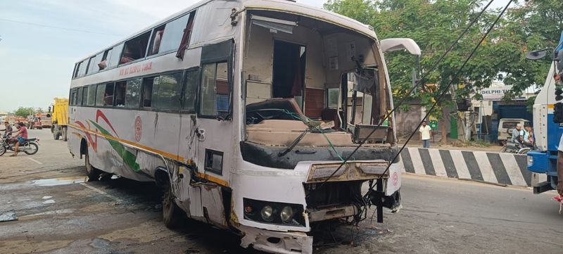 ksrtc bus driver dies due to road accident at sindhanur in raichur grg 