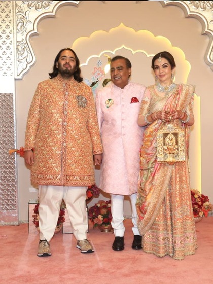 बारात में मां संग नाचे अनंत अंबानी,नहीं छुपी ईशा की खुशी देखें Video