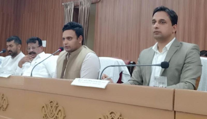 MP yaduveer wadiyar instructs officials to implement centrally awarded scheme in time frame gvd