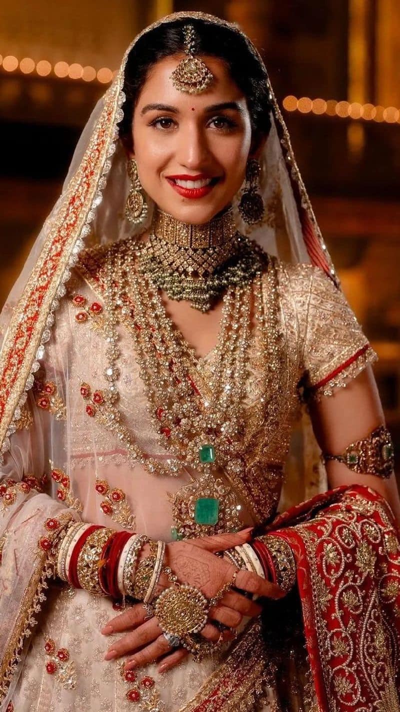 Anant ambani marriage Radhika Merchant bridal latest look photos