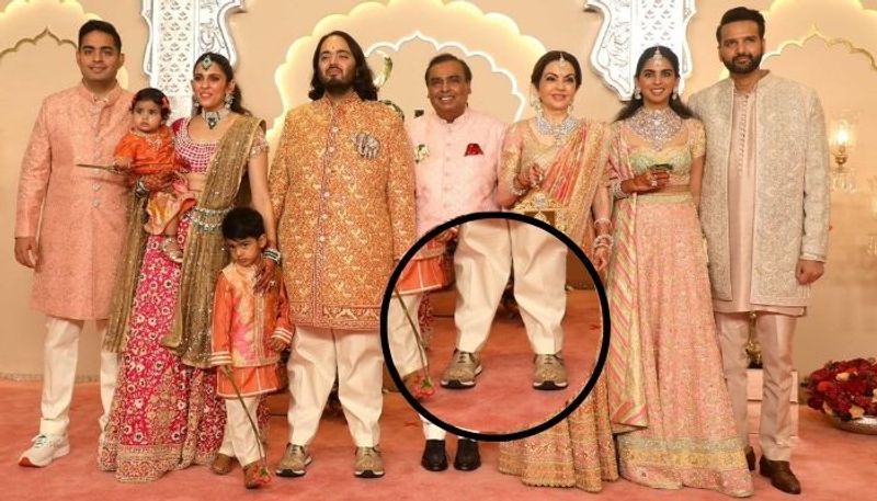 Anant ambani wore sports shoes in his wedding mrq