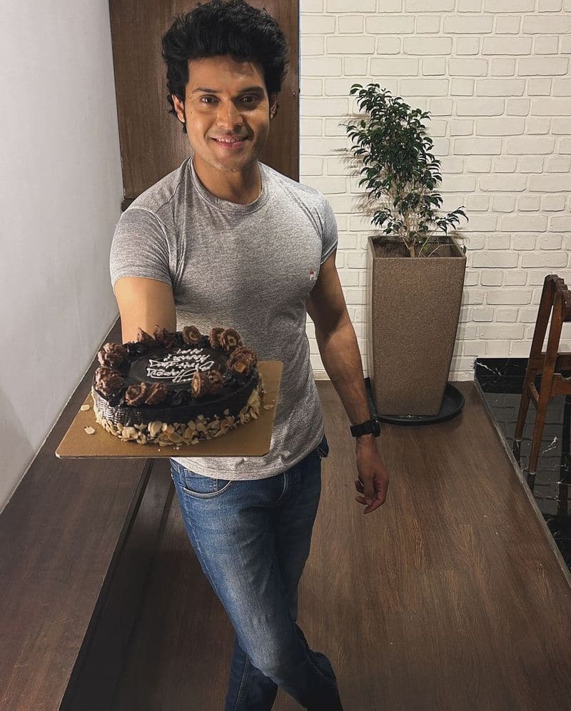 Amruthadhare Actor Karana Receives Special Cake from Fans pav