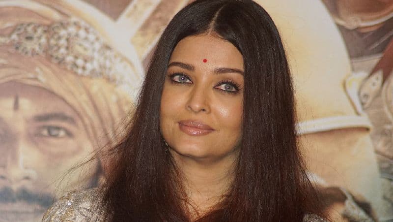 Bollywood Actress Aishwarya Rai Son Rumor Resurfaces Amidst Divorce Speculation gvd