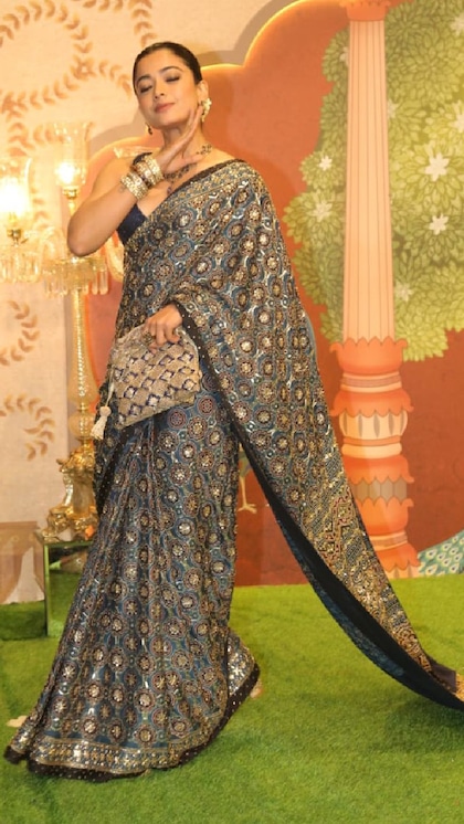 'पुष्पा झुकेगा नहीं' पोज में रश्मिका, Anant function 2 में Celebs Look
